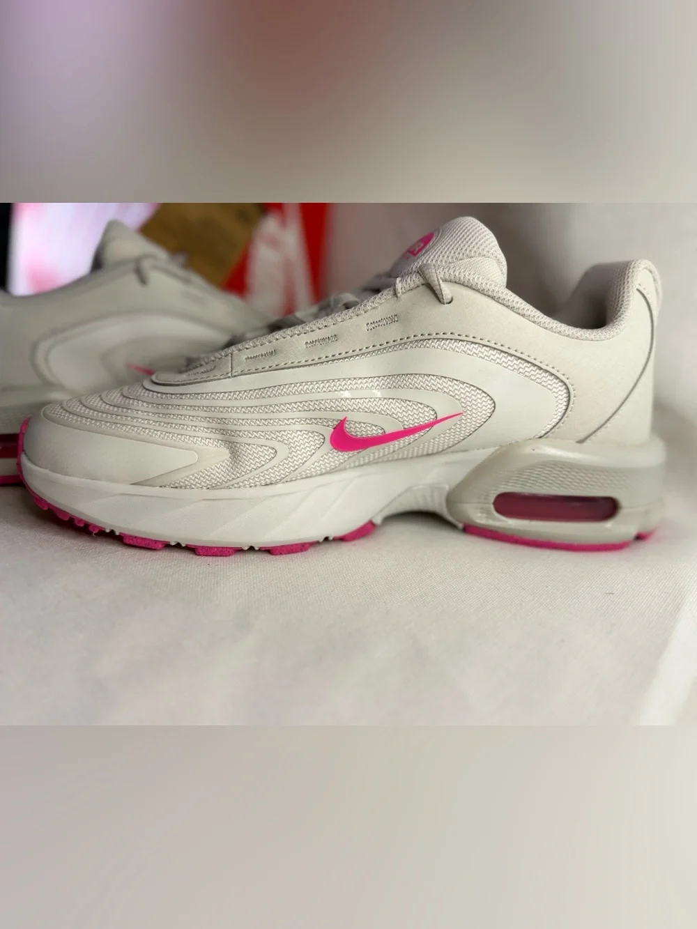 Nike Women’s 10 Air Max Fire Phantom Hyper Pink- light bone New